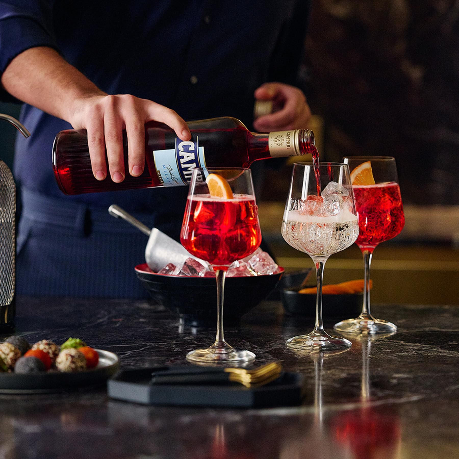 campari-bitter-aperitif-0-7-l-roter-bitterlik-r-25 image 5